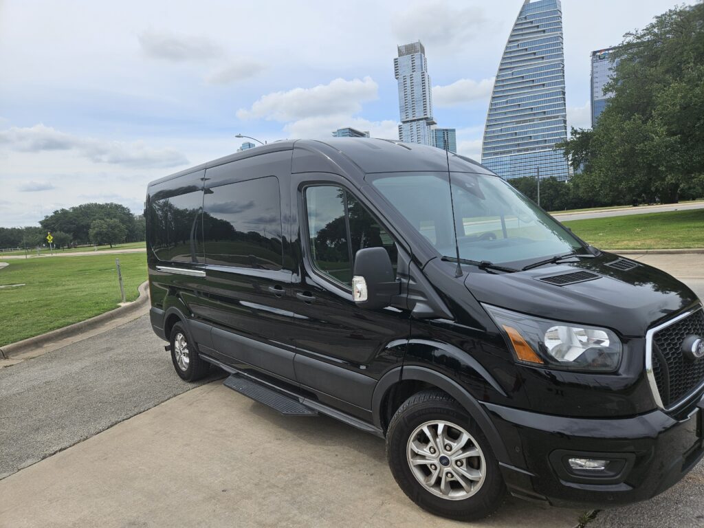 Ford Transit Medium Roof - 14 passengers limo
